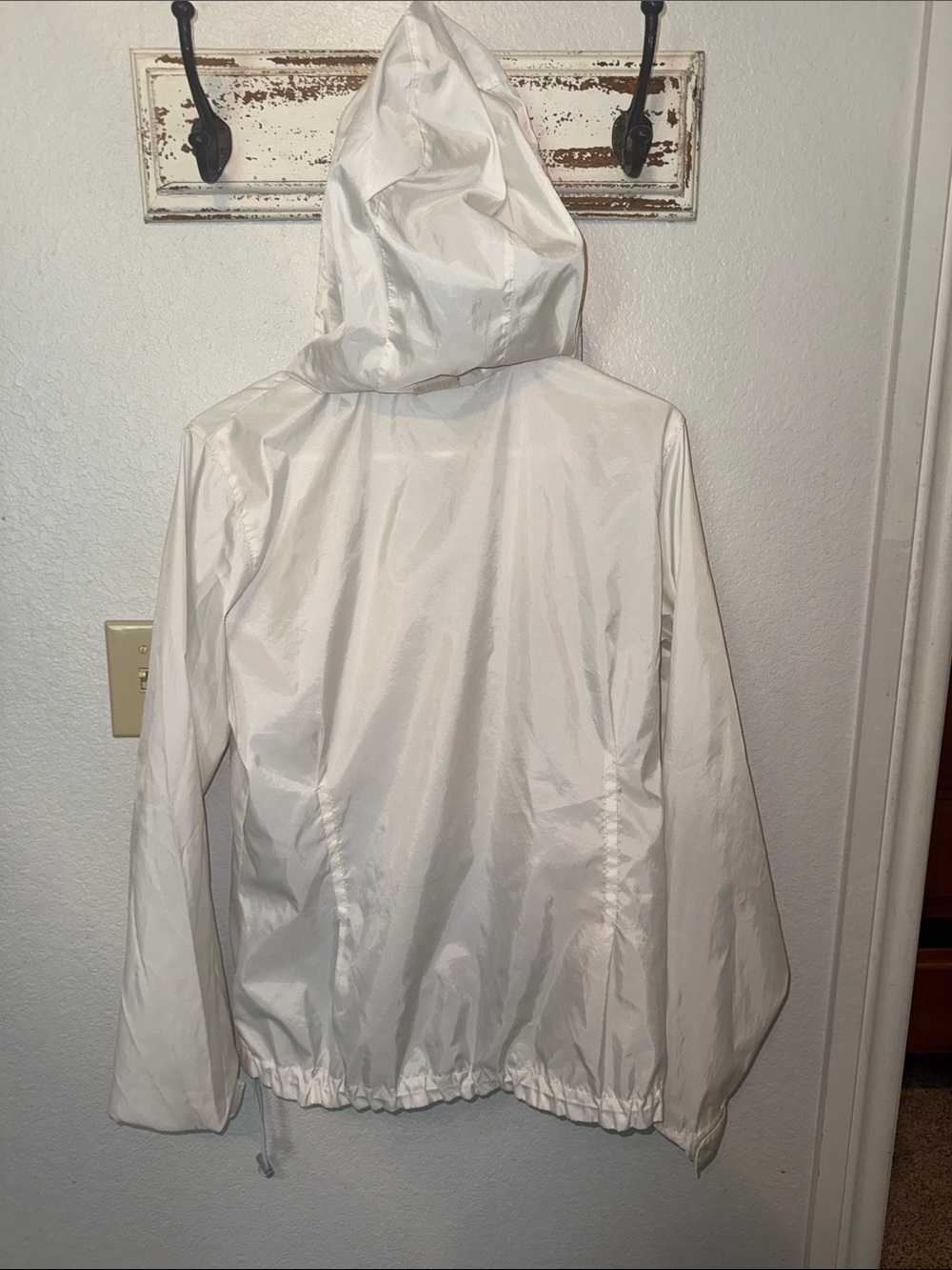 Columbia White Packable Hooded Windbreaker - Picture 3 of 3